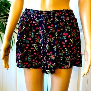 Firm “ American Eagle Outfitters Shorts “